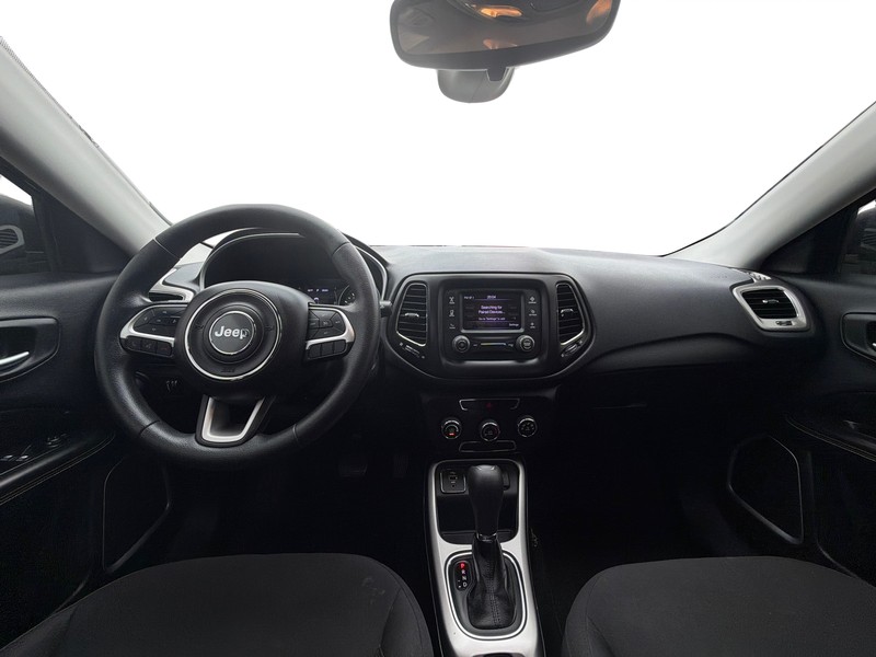 Jeep Compass Vehicle Full-screen Gallery Image 15