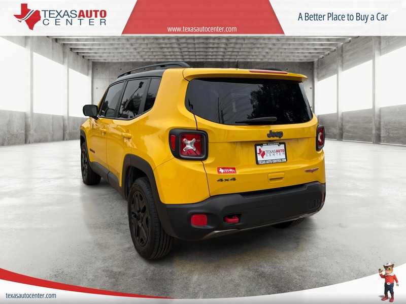 Jeep Renegade Vehicle Full-screen Gallery Image 08