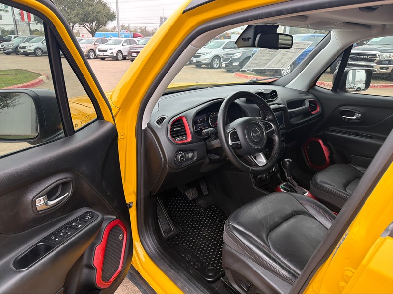 Jeep Renegade Vehicle Full-screen Gallery Image 09