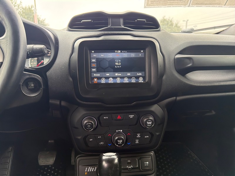Jeep Renegade Vehicle Full-screen Gallery Image 12