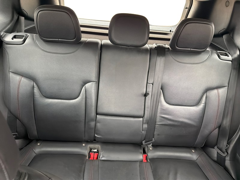 Jeep Renegade Vehicle Full-screen Gallery Image 13