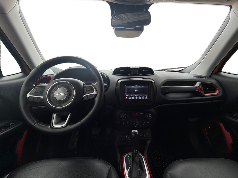 Jeep Renegade Vehicle Full-screen Gallery Image 16