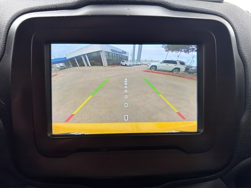 Jeep Renegade Vehicle Full-screen Gallery Image 17