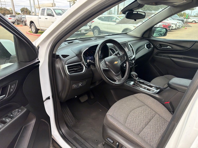 Chevrolet Equinox Vehicle Full-screen Gallery Image 9