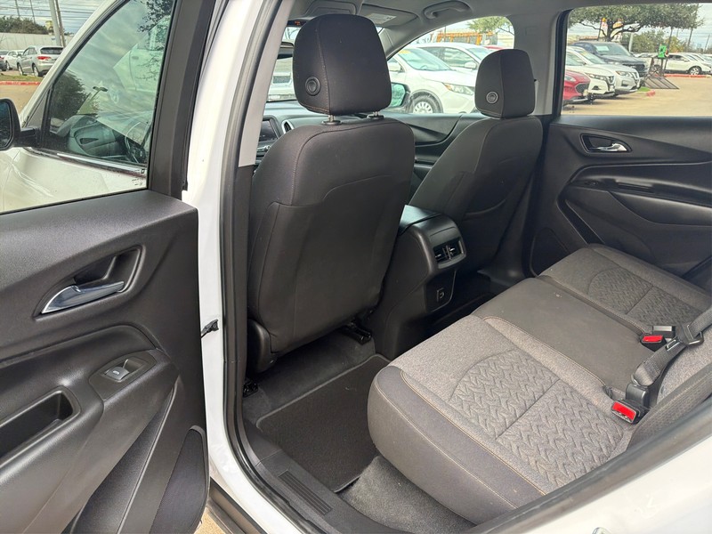 Chevrolet Equinox Vehicle Full-screen Gallery Image 10