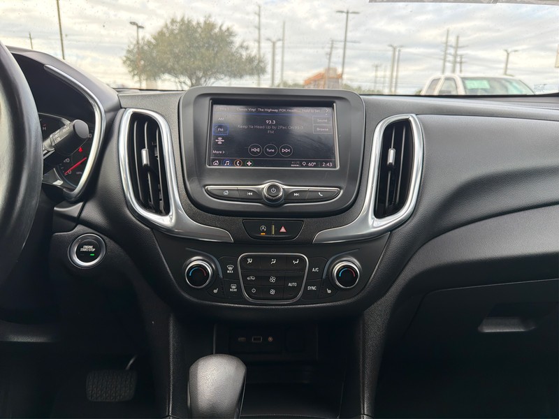 Chevrolet Equinox Vehicle Full-screen Gallery Image 12