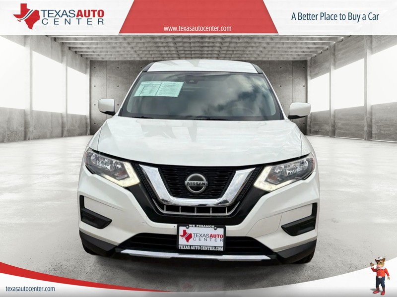 Nissan Rogue Vehicle Full-screen Gallery Image 3