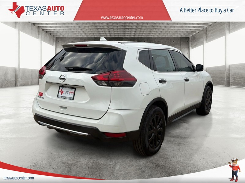 Nissan Rogue Vehicle Full-screen Gallery Image 7