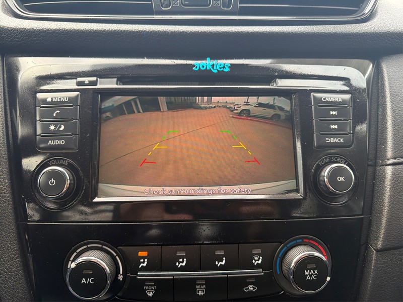 Nissan Rogue Vehicle Full-screen Gallery Image 17