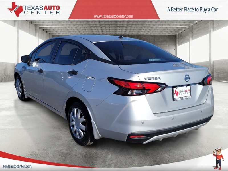 Nissan Versa Vehicle Full-screen Gallery Image 08