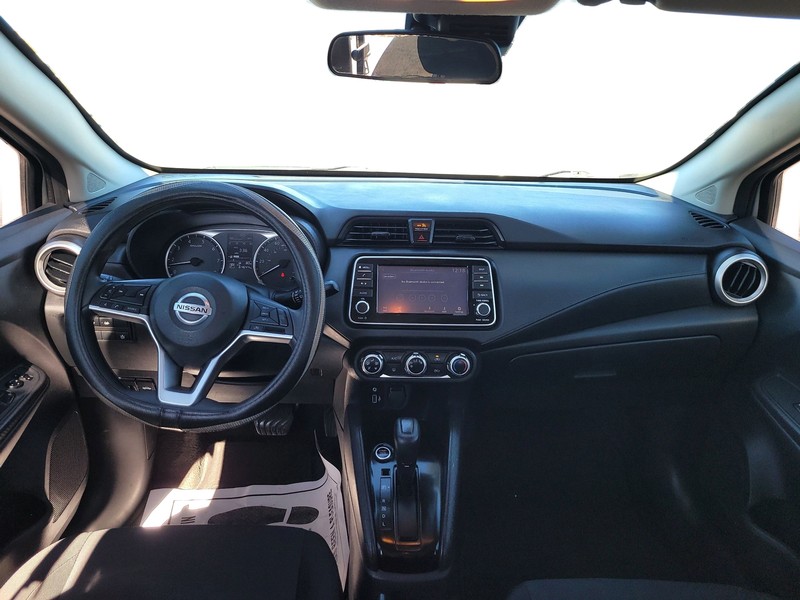 Nissan Versa Vehicle Full-screen Gallery Image 15