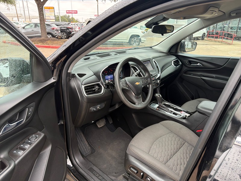 Chevrolet Equinox Vehicle Full-screen Gallery Image 9