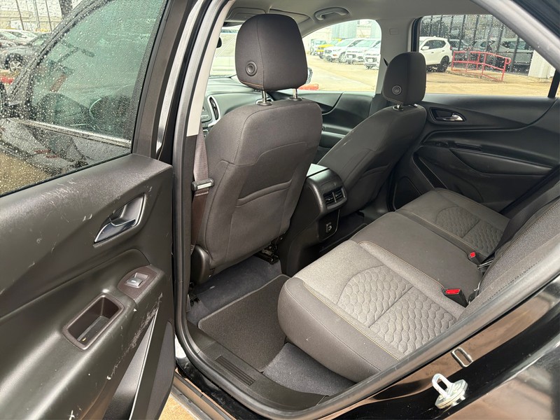 Chevrolet Equinox Vehicle Full-screen Gallery Image 10