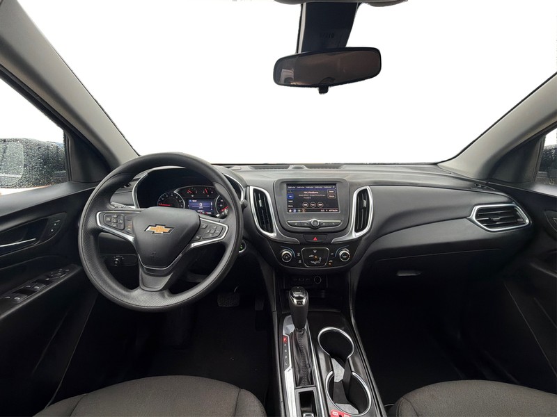 Chevrolet Equinox Vehicle Full-screen Gallery Image 16