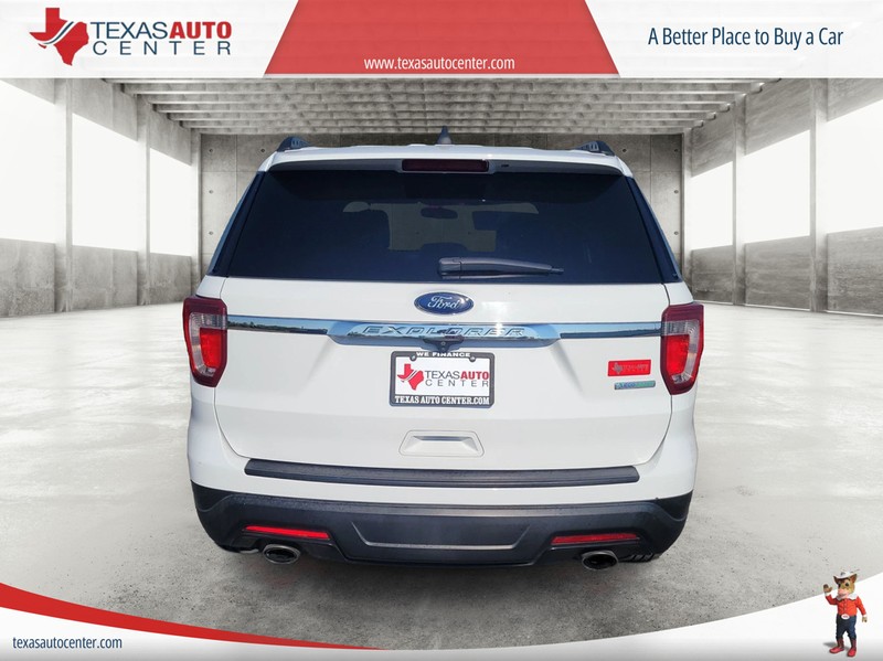 Ford Explorer Vehicle Full-screen Gallery Image 06