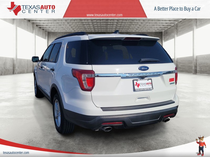 Ford Explorer Vehicle Full-screen Gallery Image 08