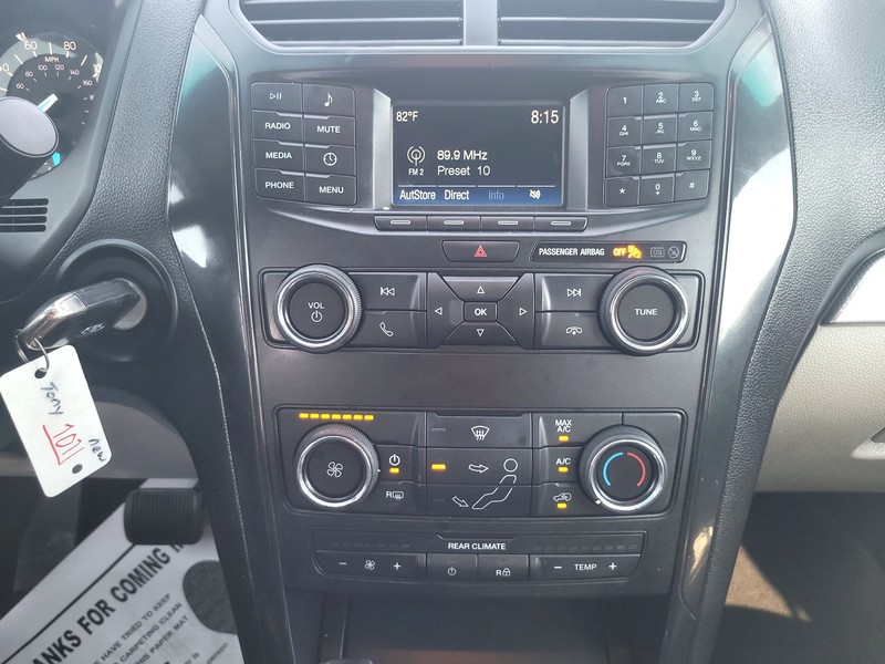 Ford Explorer Vehicle Full-screen Gallery Image 12