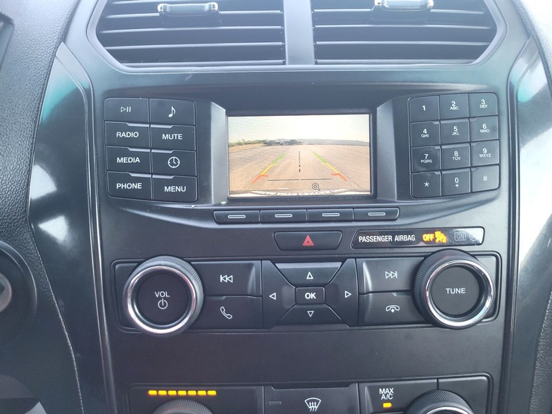 Ford Explorer Vehicle Full-screen Gallery Image 17