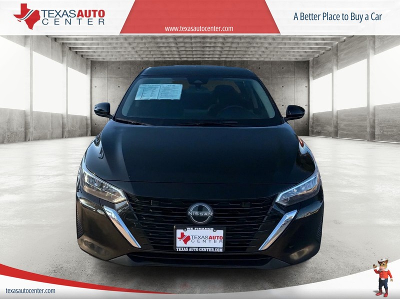 Nissan Sentra Vehicle Full-screen Gallery Image 03