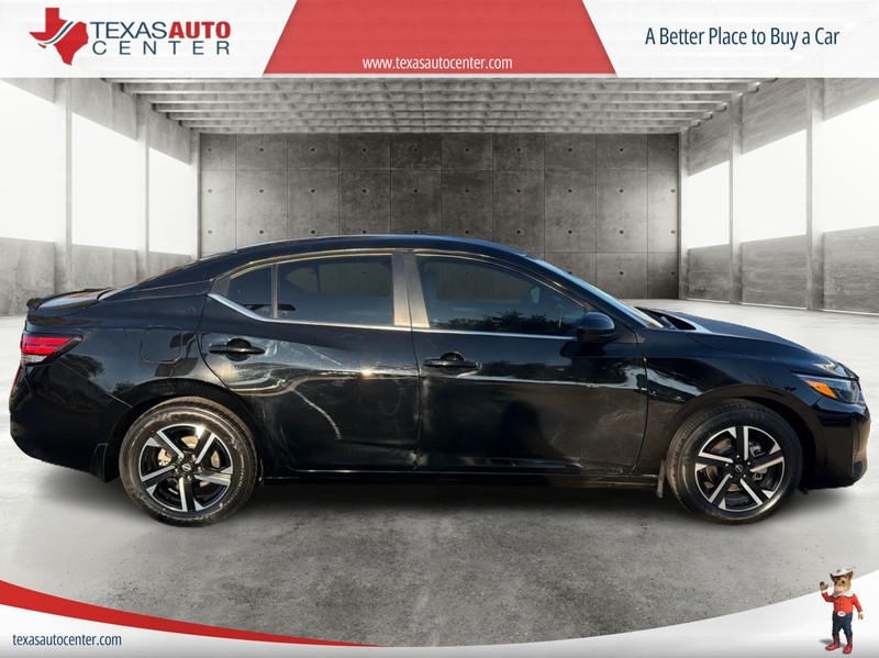 Nissan Sentra Vehicle Full-screen Gallery Image 04