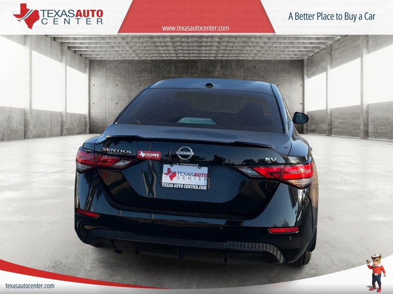 Nissan Sentra Vehicle Full-screen Gallery Image 06