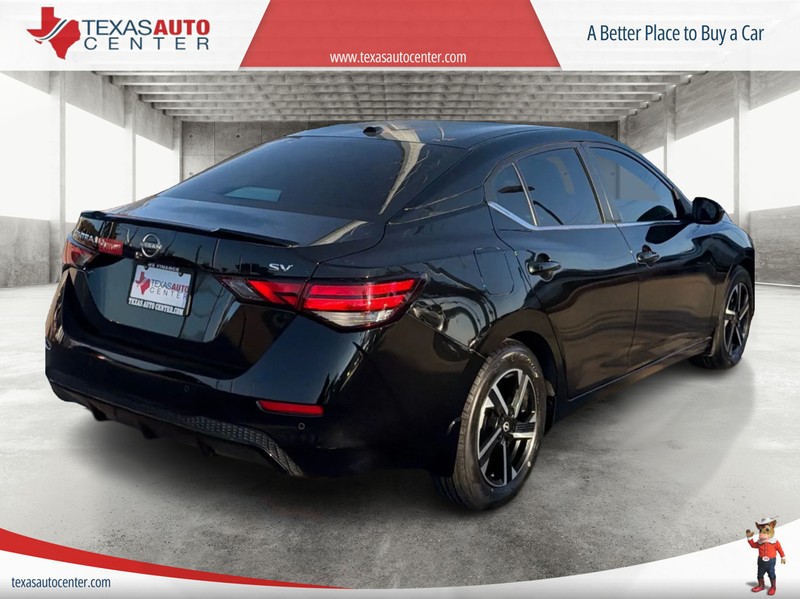 Nissan Sentra Vehicle Full-screen Gallery Image 07