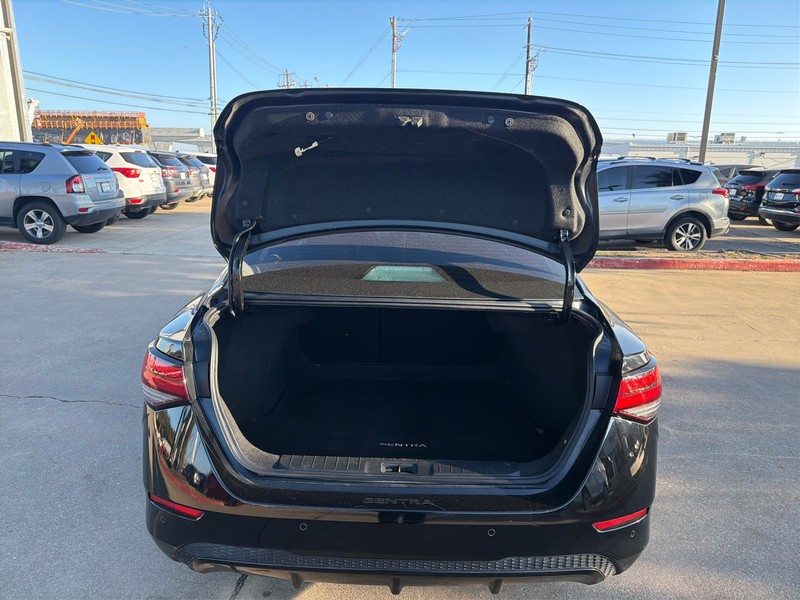 Nissan Sentra Vehicle Full-screen Gallery Image 11