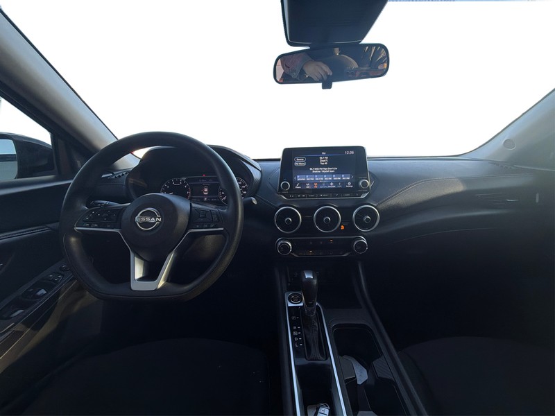 Nissan Sentra Vehicle Full-screen Gallery Image 16