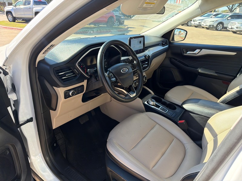 Ford Escape Vehicle Full-screen Gallery Image 09