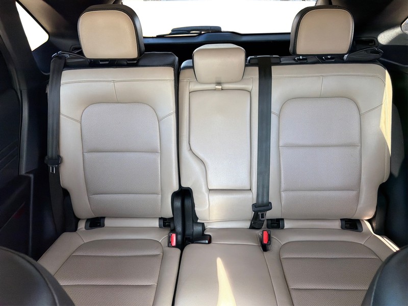 Ford Escape Vehicle Full-screen Gallery Image 13