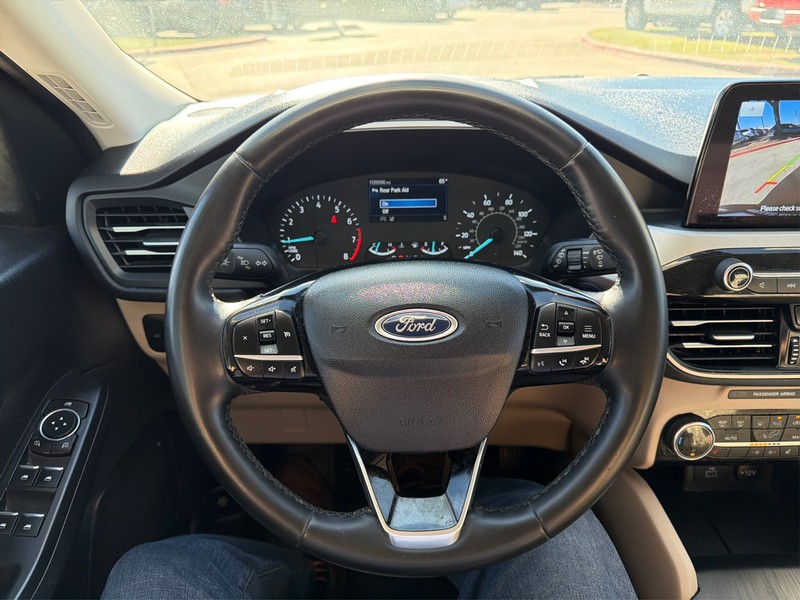 Ford Escape Vehicle Full-screen Gallery Image 14