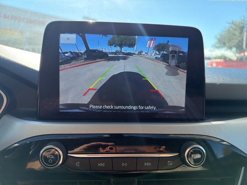 Ford Escape Vehicle Full-screen Gallery Image 17