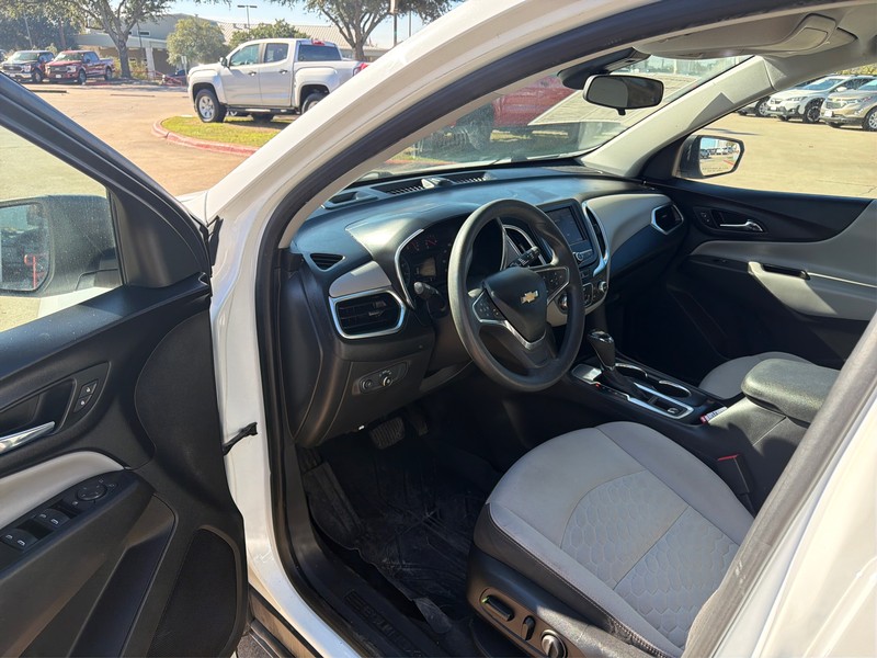 Chevrolet Equinox Vehicle Full-screen Gallery Image 09