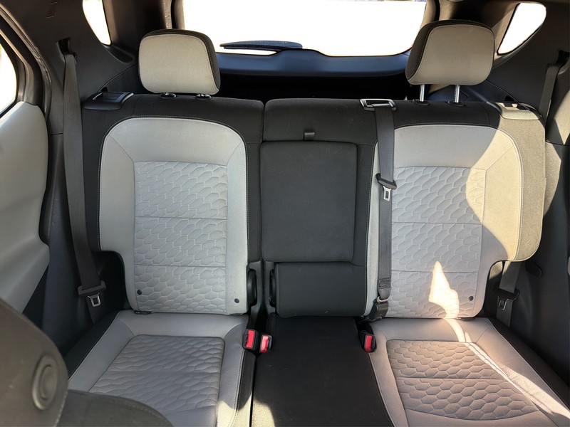 Chevrolet Equinox Vehicle Full-screen Gallery Image 13