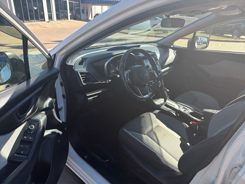 Subaru Crosstrek Vehicle Full-screen Gallery Image 09