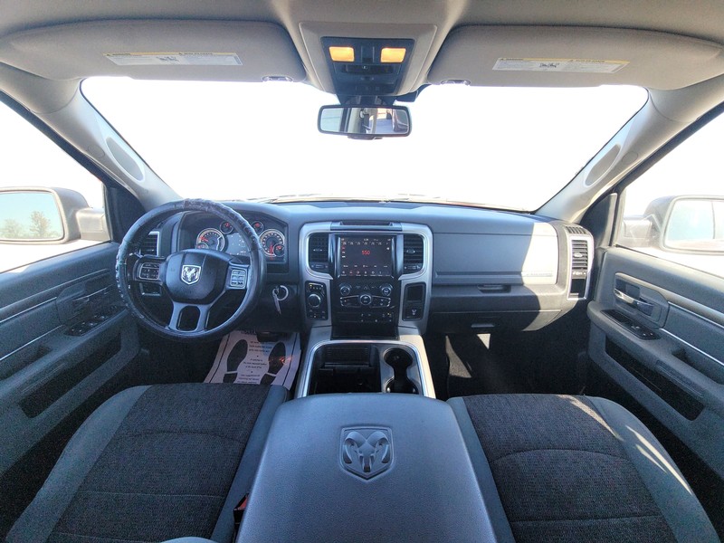 Ram 1500 Classic Vehicle Full-screen Gallery Image 13