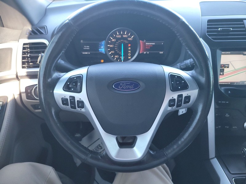 Ford Explorer Vehicle Full-screen Gallery Image 14