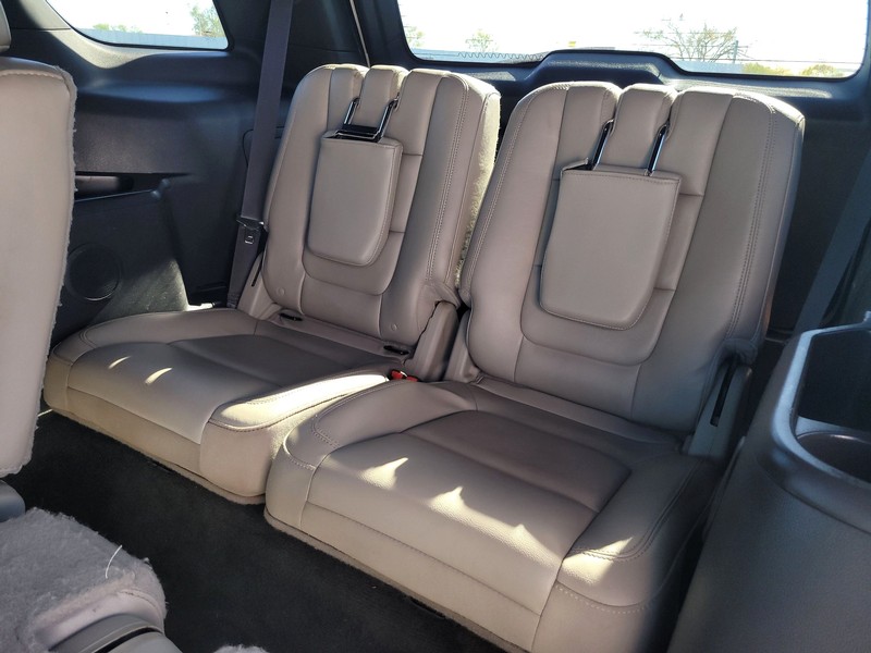 Ford Explorer Vehicle Full-screen Gallery Image 19