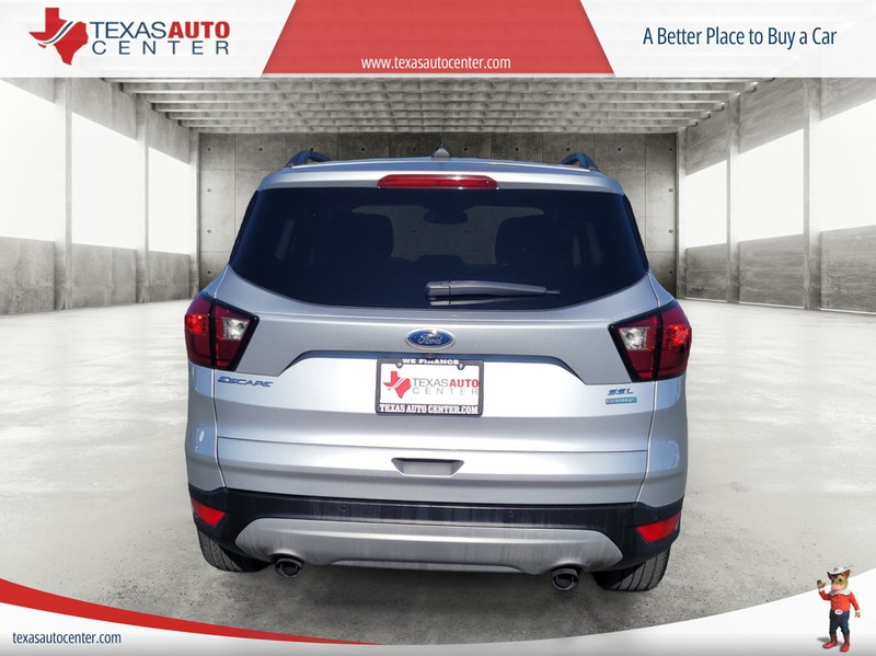 Ford Escape Vehicle Full-screen Gallery Image 06