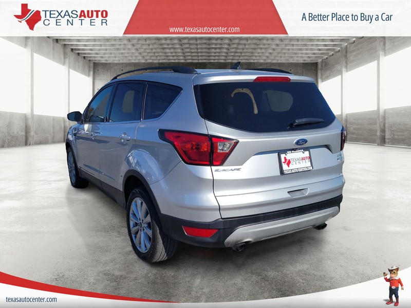 Ford Escape Vehicle Full-screen Gallery Image 08