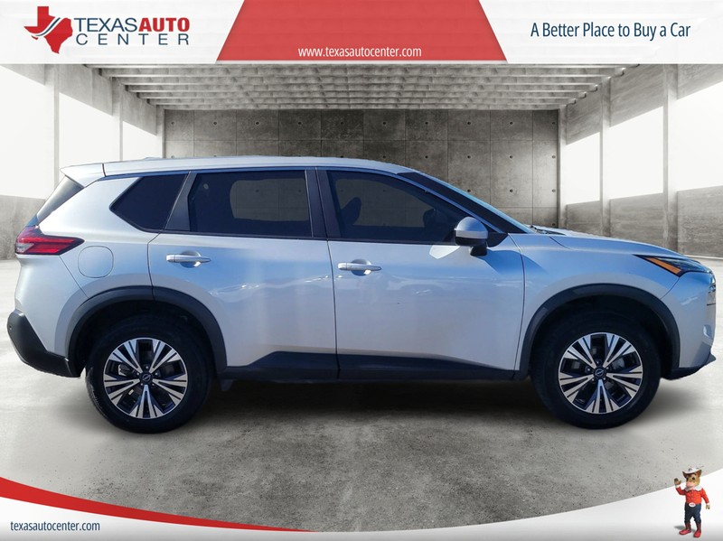 Nissan Rogue Vehicle Full-screen Gallery Image 03