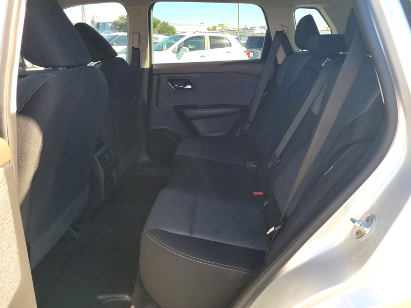 Nissan Rogue Vehicle Full-screen Gallery Image 09