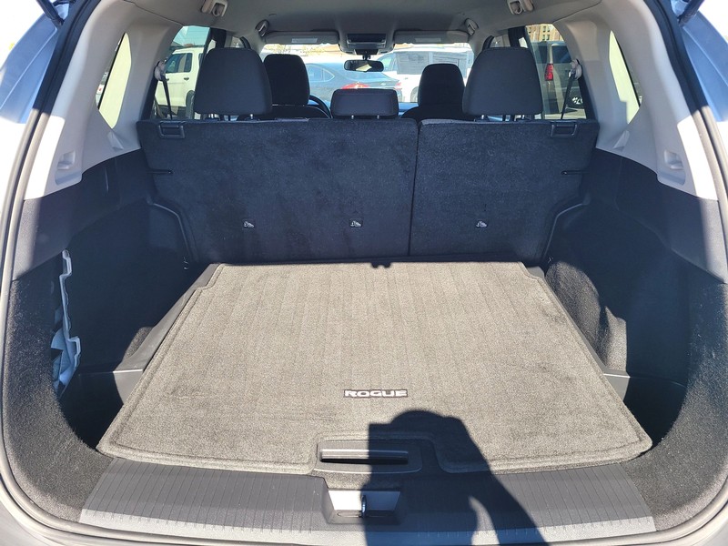 Nissan Rogue Vehicle Full-screen Gallery Image 10