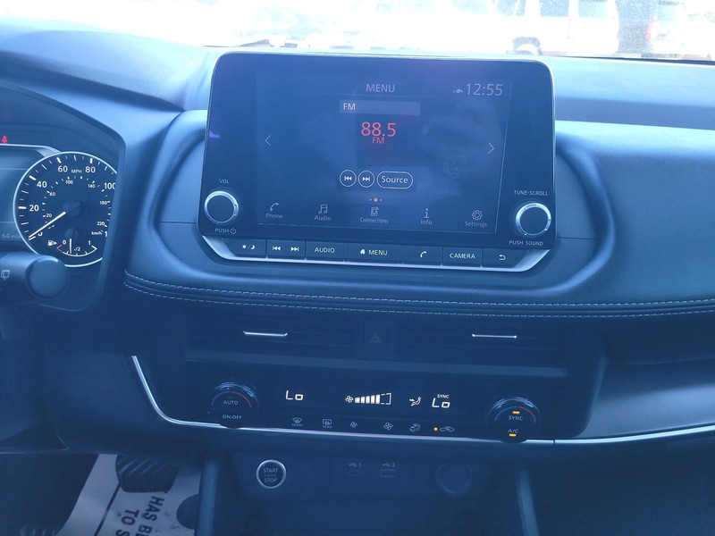 Nissan Rogue Vehicle Full-screen Gallery Image 11