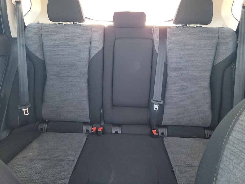 Nissan Rogue Vehicle Full-screen Gallery Image 12