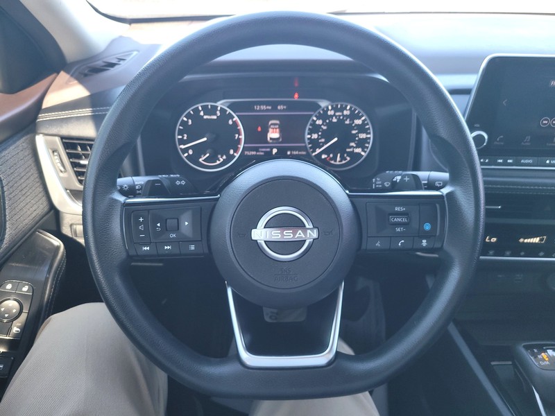 Nissan Rogue Vehicle Full-screen Gallery Image 13