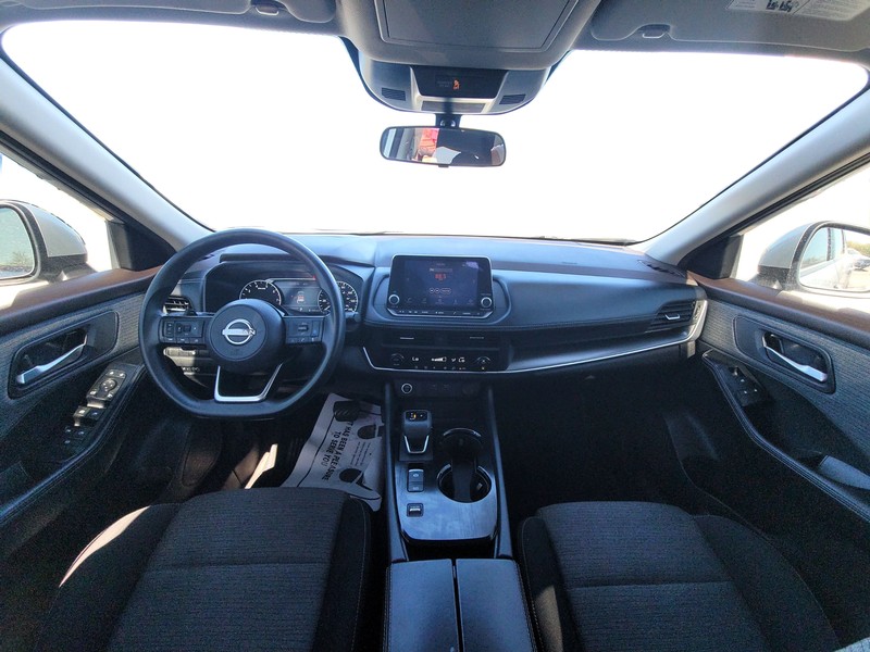 Nissan Rogue Vehicle Full-screen Gallery Image 14
