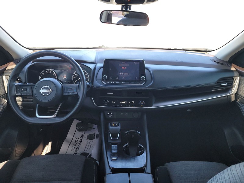 Nissan Rogue Vehicle Full-screen Gallery Image 15