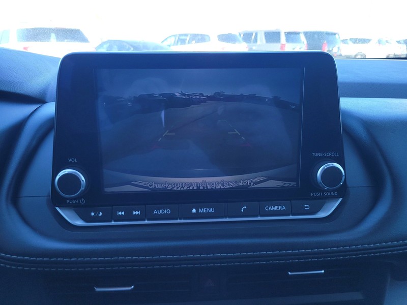 Nissan Rogue Vehicle Full-screen Gallery Image 16