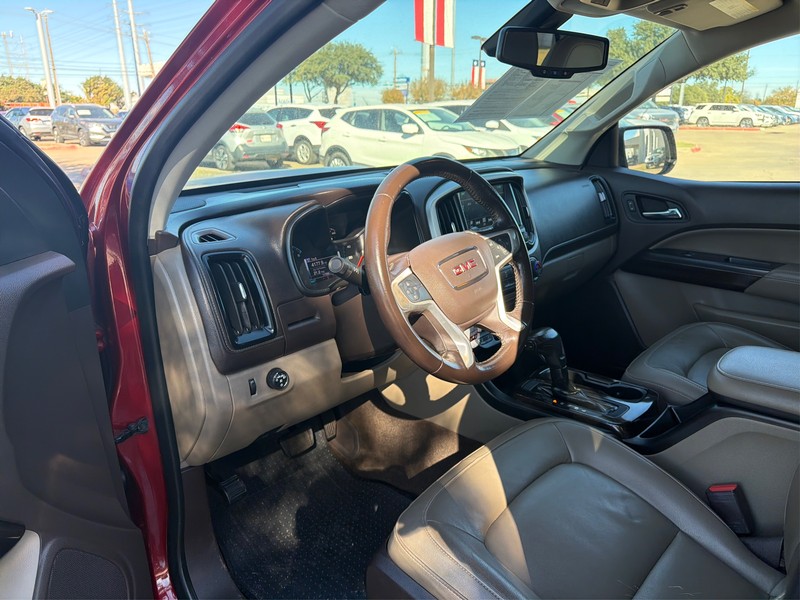 GMC Canyon Vehicle Full-screen Gallery Image 09